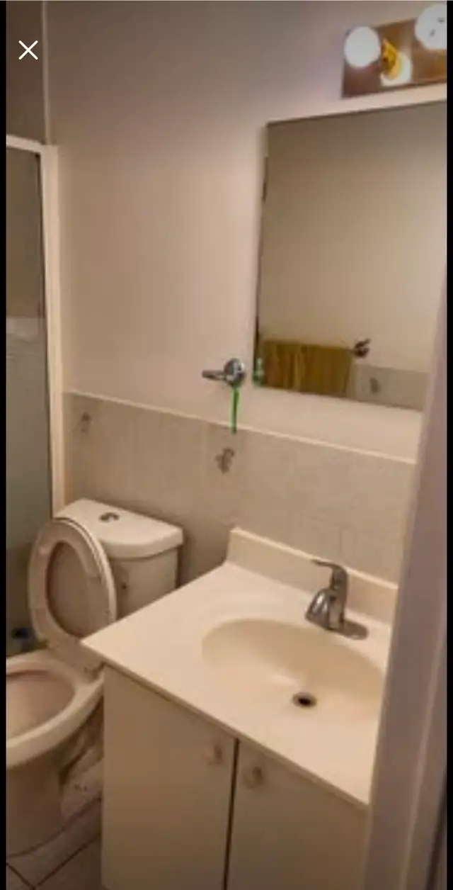 1 room basement for rent.Unfurnished, shared bathrooms/kitchen in Room Rentals & Roommates in Oakville / Halton Region - Image 4