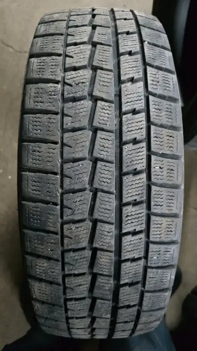 4 pneus d'hiver P205/60/16 96T Dunlop Winter Maxx 41.5% d'usure, mesure 7-7-5-6/32 205/60/16, P205/6...