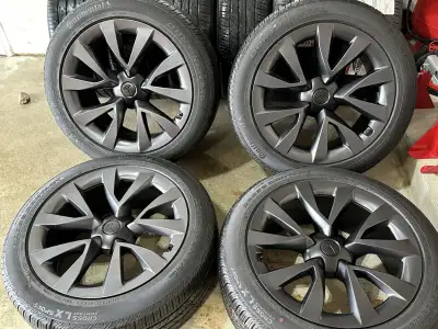 Brand New 20" Cyberstream Wheels and tires 2024 Tesla Model X For sale are 4 Brand New Model X 20” C...