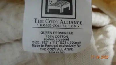 Bedspread, off white, embossed pattern, cotton,Queen,cleaned, View more