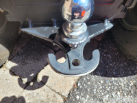 Ball mount for lawn tractor