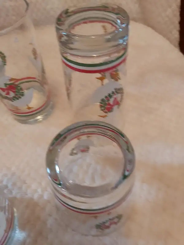 Vintage 1980's Libbey Set of 7 Christmas Goose & Wreath Glasses! in Arts & Collectibles in Saint John - Image 10