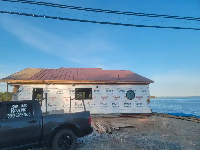 Professional, insured roofing services62863712762754121