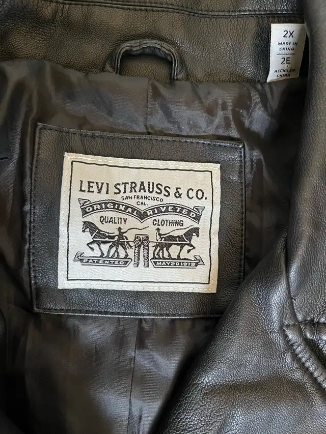 Levi's Leather Jacket in Women's - Tops & Outerwear in Ottawa - Image 3