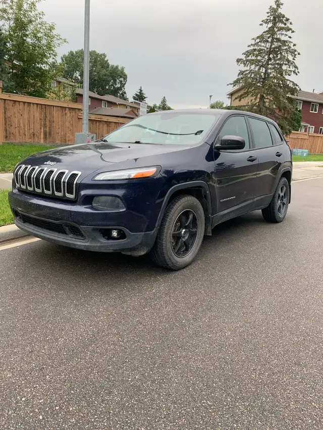 2015 Jeep Cherokee - runs & drives 