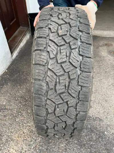4 pneus en excellent conditions avec une été d’usure. Marque Toyo Open Country A/T incluant jantes (...