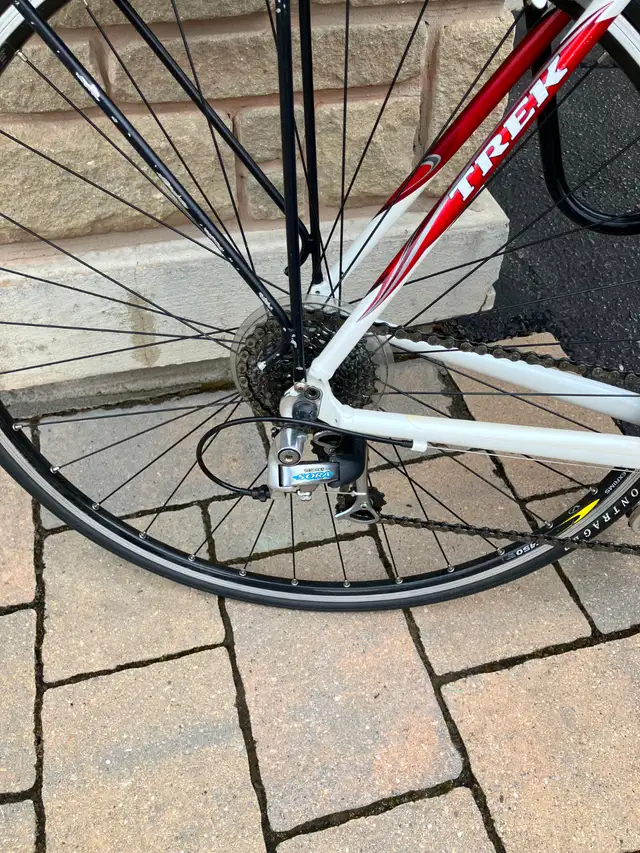 Trek 1000 Road Bike – Shimano Sora, Alpha Aluminum, Size 54 in Road in Oakville / Halton Region - Image 8