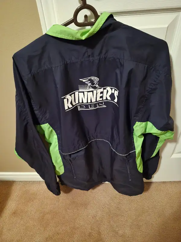Asics running jacket - Adult  small in Women's - Tops & Outerwear in Oakville / Halton Region - Image 5