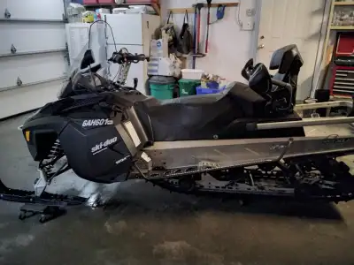 2015 Ski Doo Expedition LE 900 Ace, has brand new 1.5 in track, slides, clutch and secondary cleaned...