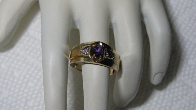 10K Yellow Gold Amethyst Ring Diamond Accents Size 9.5 Unisex in Jewellery & Watches in Saint John