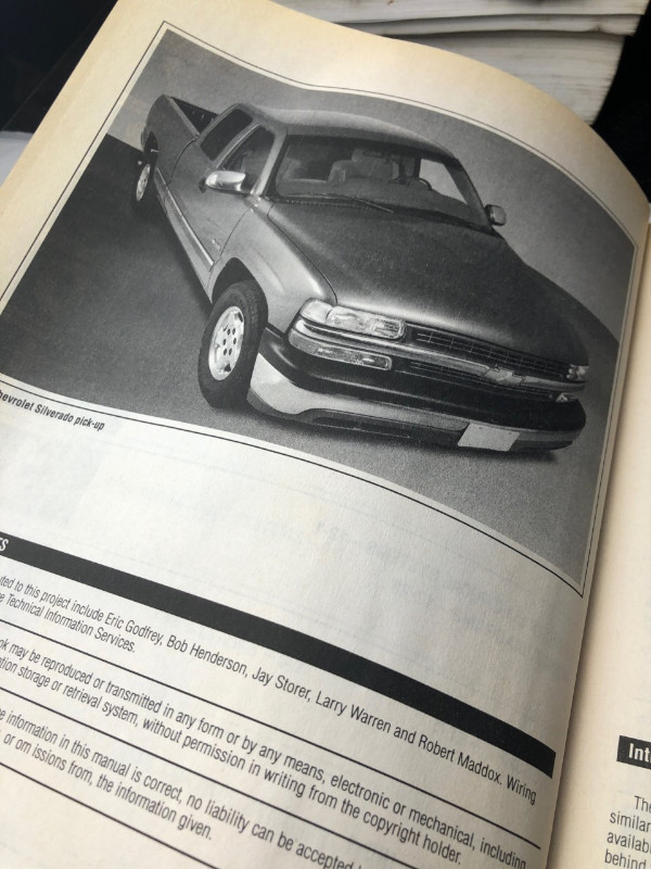 1999 -2006 CHILTON GENERAL MOTORS FULL SIZE TRUCK MANUAL #M0079 in Textbooks in Edmonton - Image 3