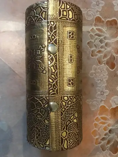 Vintage India jewelry box handmade from India also can be used for makeup Brand new never been used....