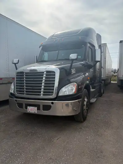 2014 Freightliner Cascaida 13 Speed Manual Transmission Well Maintained Truck Please contact for pri...