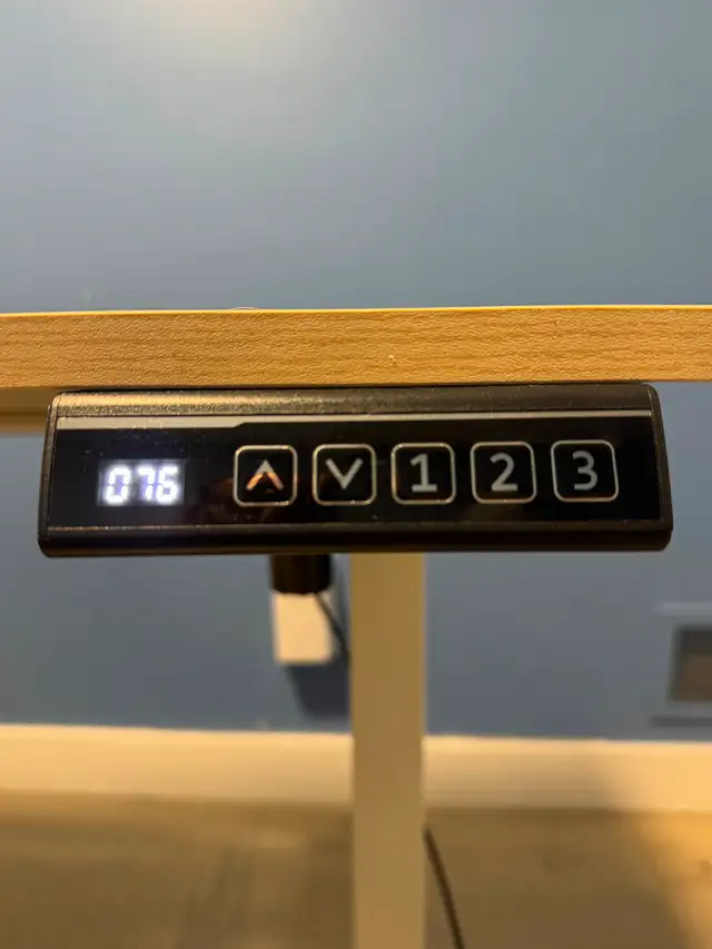 Sit stand desk in Desks in Ottawa - Image 5