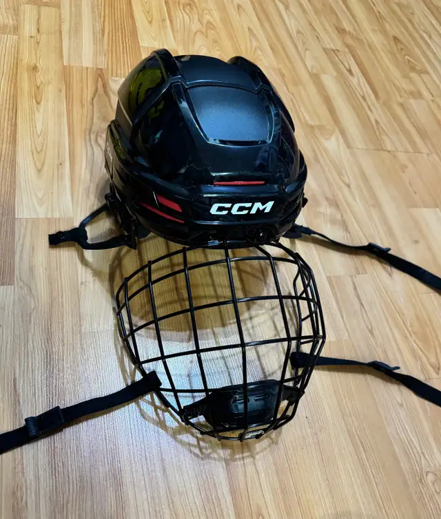 Boys’ Hockey Gear Bundle – Like New! in Hockey in Edmonton - Image 6