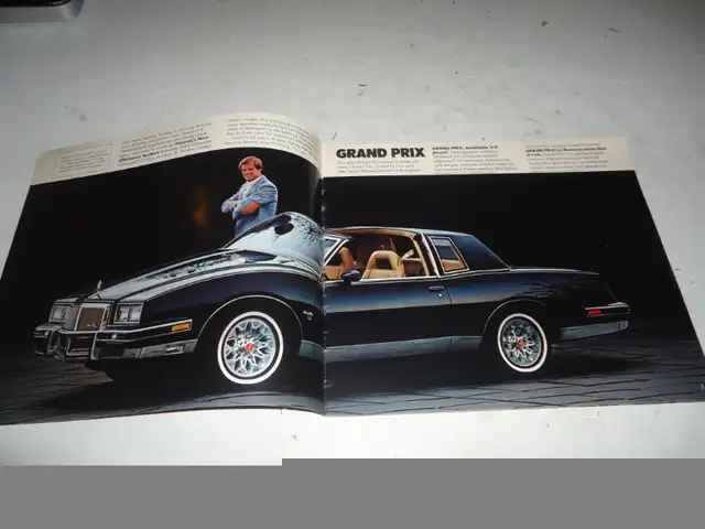 1981  PONTIAC FULL LINE DEALER SALES BROCHURE.CAN MAIL IN CANADA in Arts & Collectibles in Belleville - Image 3