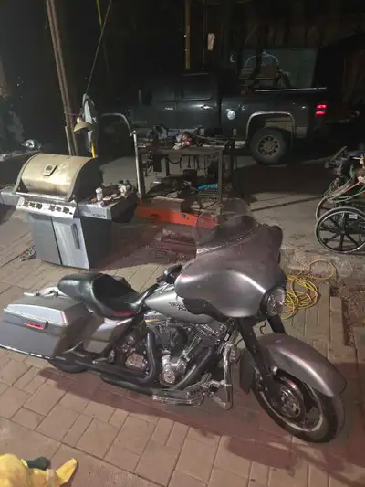 85000 km on the frame. Less than 5000 on brand new professional installed 103. Rides like a dream an...