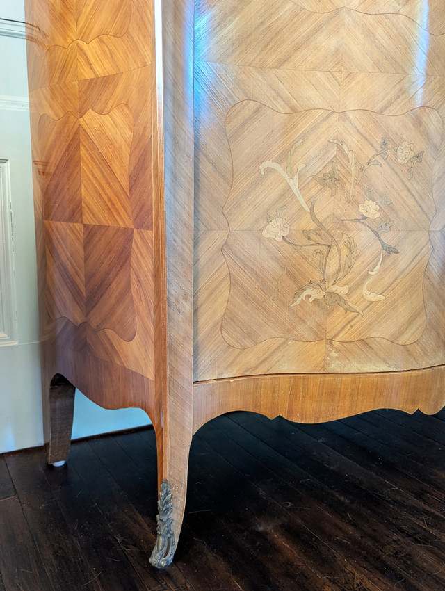 Antique French Linen Cabinet Armoire in Dressers & Wardrobes in Ottawa - Image 4