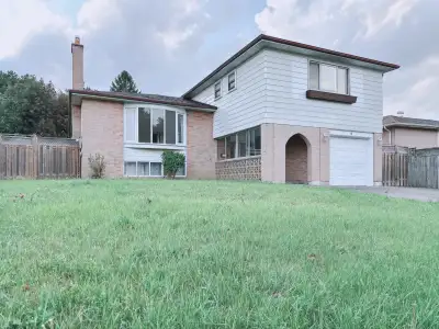 Close to Hwy 401, UTSC, Centennial College, food basic, fitness, Chinese supermarket, Walmart, bus s...