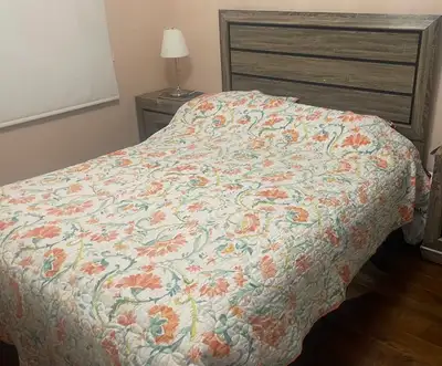 Ensemble de chambre Queen complet à vendre, View more