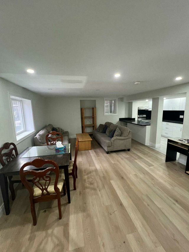 1 Bed 1 Bath - look out  Basement Apartment in Multi-item in Oakville / Halton Region