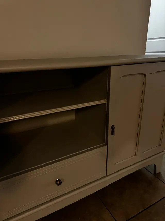 TV Bench in TV Tables & Entertainment Units in City of Halifax - Image 6