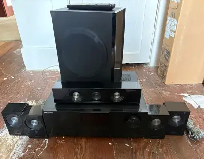 Samsung HW-D650S is a 5.1-channel, 600-watt home theater receiver system with speakers and a 6.5" su...
