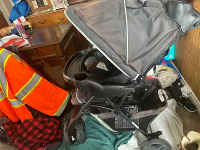 This Graco stroller is perfect for getting around with your little one! While it has been used, it's...