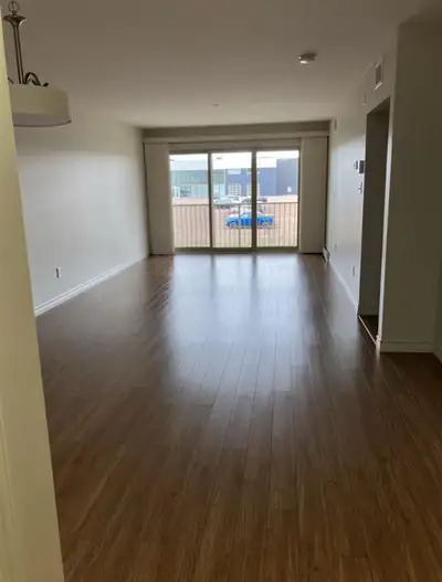 1 bed and 1 bath available for female