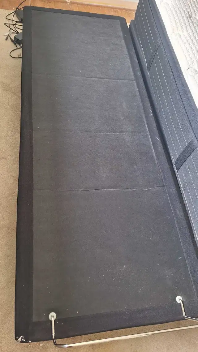 LEVA queen adjustable split bed & mattresses and sheets in Beds & Mattresses in Oshawa / Durham Region - Image 6