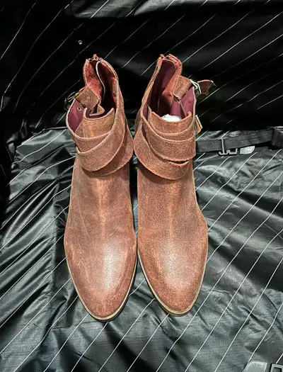 pair of Seychelles ankle boots. They are a beautiful brown suede colour with a strap detail. There a...