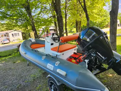 WOW! Super beau bateau pneumatique de type Zodiac, dinghy, avec coque en fibre de verre! Très léger,...