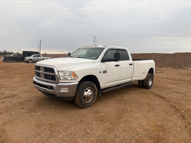*6 speed manual* 2012 Dodge ram 3500 in Cars & Trucks in Fort McMurray - Image 3