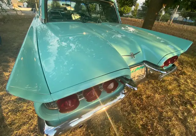 Baby blue 1960 ford thunderbird in Classic Cars in Vernon - Image 4