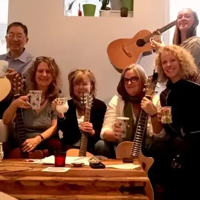 Patient, professional female guitar teacher downtownToronto