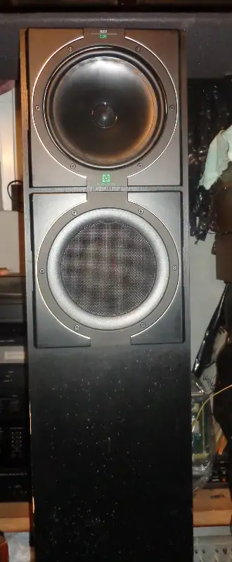 Matching pair of KEF C 95 speakers in excellent condition for the year. These speakers were made in...