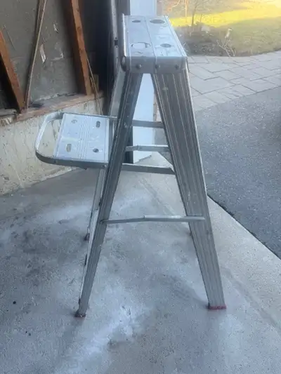 4 ft. Aluminum Step Ladder