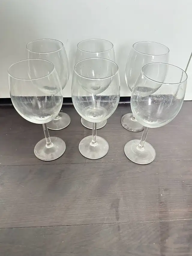 Wine Glasses495871310986618880