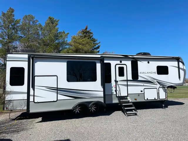 2022 Keystone Avalanche 338GK in Travel Trailers & Campers in Regina - Image 4