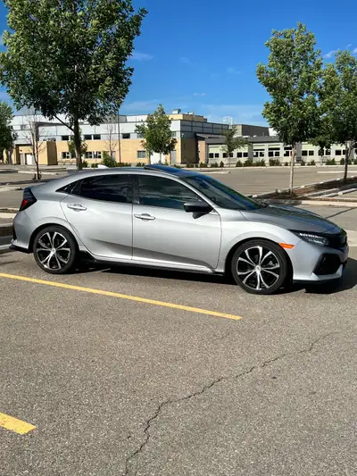 2017 Civic hatchback sport Leather heated front and rear seats Lane keep and adaptive cruise control...