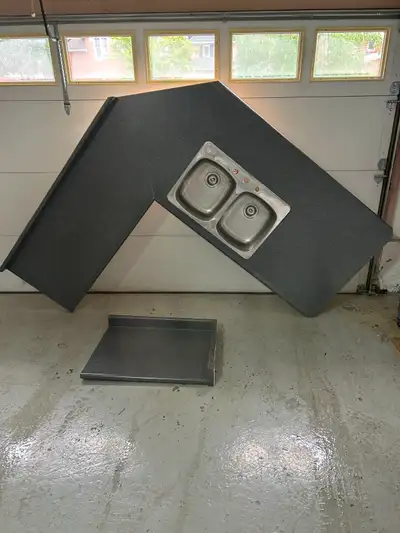 EXCELLENT CONDITION, BREAKFAST BAR COUNTER TOP PLUS END COUNTER., View more
