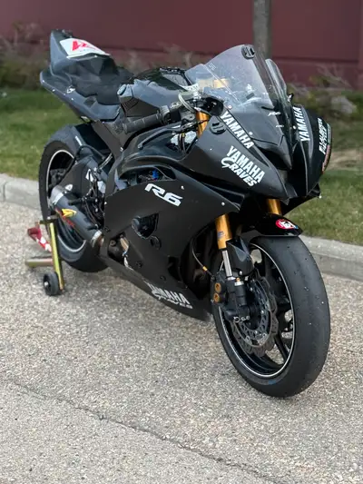 Selling my 2008 Yamaha R6 16,800 KM race bike. It is closed course/racebike only and cannot be put b...