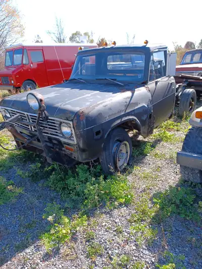 1973 International Black, runs and drives, has title, unknown kms $2800