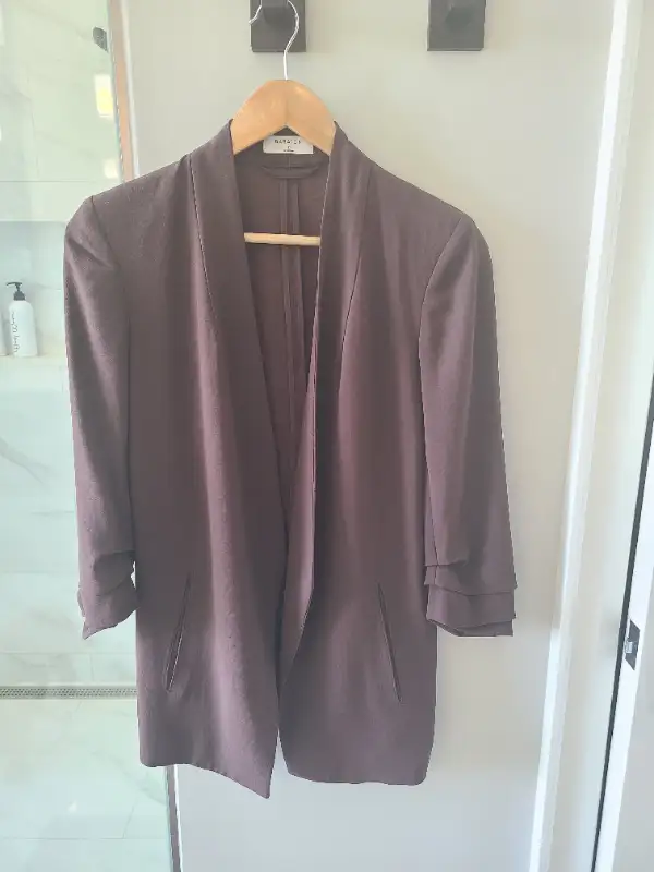 Aritzia Babaton Size 2 Blazer in Women's - Tops & Outerwear in Kitchener / Waterloo - Image 2