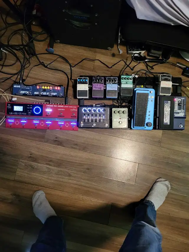 Bassist looking to jam