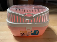Pet carrier in pink 