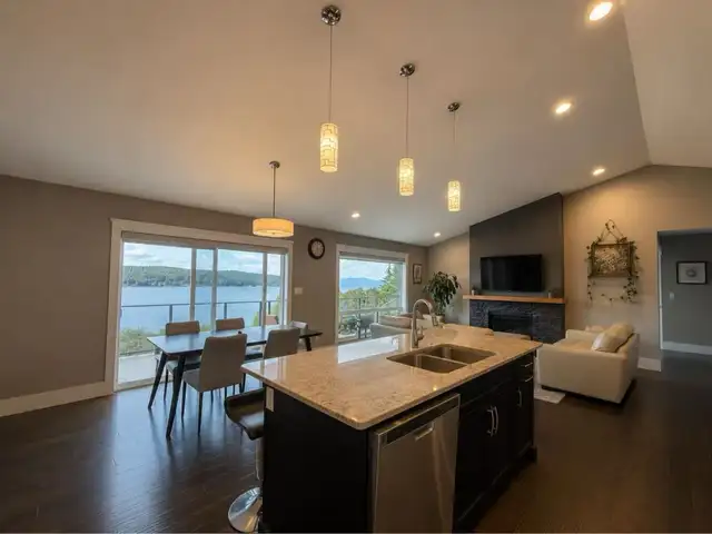 Oceanfront 5 Bed 3 Bath House for Rent - Lantzville, $4,499/mo in Long Term Rentals in Nanaimo - Image 7
