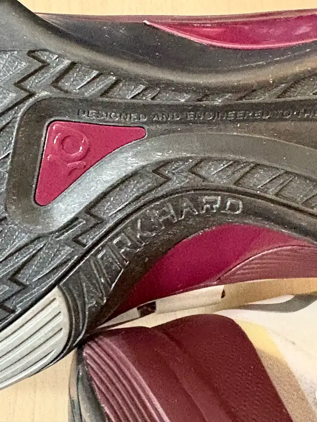 Very Rare Nike Zoom KD IVPromo Sneakers St.Benedict's Gray Bees in Men's Shoes in Oakville / Halton Region - Image 7