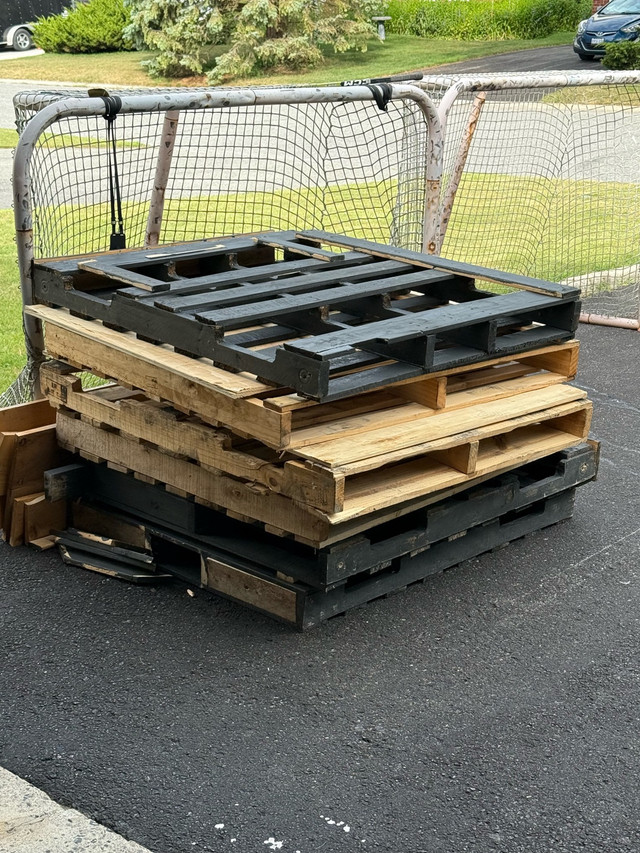 free pallets  in Free Stuff in Ottawa