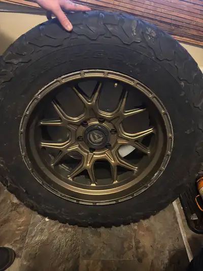 35 tires sitting on 20th inch rims